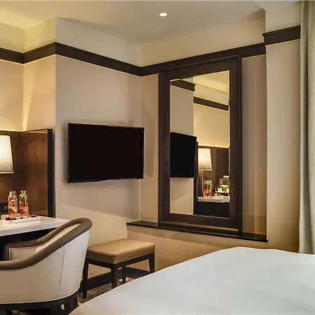 Hyatt Madeleine Hotel 5*