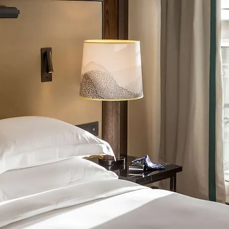 Hyatt Madeleine Hotel 5*