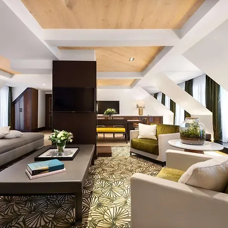 Hyatt Madeleine